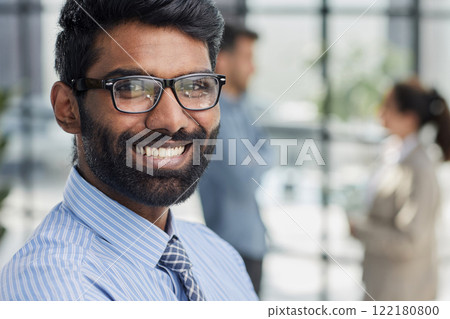 concentrated businessman with beard wearing glasses portrait concentrated businessman with beard wearing glasses portrait 122180800