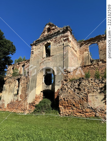 Historic Ruins of an Ancient Brick Structure in Daylight 122182509