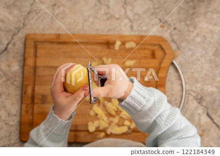 Little Chef at Work 122184349