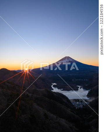 A spectacular view of Mt. Fuji, the sunrise, and Lake Shojiko from Mikatabunzan 122184556