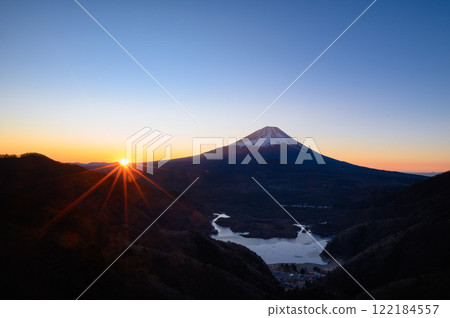 A spectacular view of Mt. Fuji, the sunrise, and Lake Shojiko from Mikatabunzan 122184557