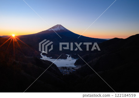 A spectacular view of Mt. Fuji, the sunrise, and Lake Shojiko from Mikatabunzan A spectacular view of Mt. Fuji, the sunrise, and Lake Shojiko from Mikatabunzan 122184559