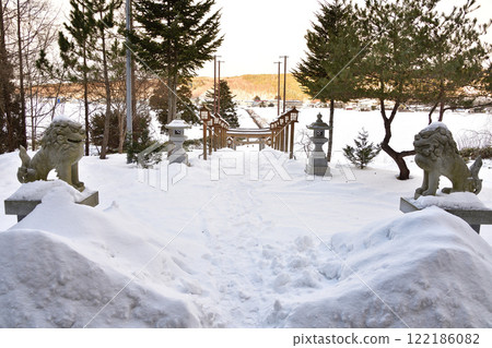 拍攝北海道厚生部町村社上大山曇神社境內的冬季風景 122186082