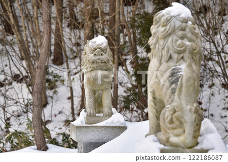 拍攝北海道厚生部町村社上大山曇神社境內的冬季風景 拍攝北海道厚生部町村社上大山曇神社境內的冬季風景 122186087