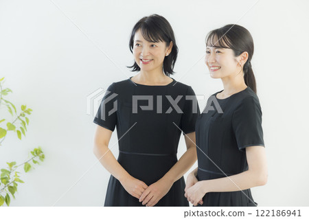 穿制服的職業女性 穿制服的職業女性 122186941
