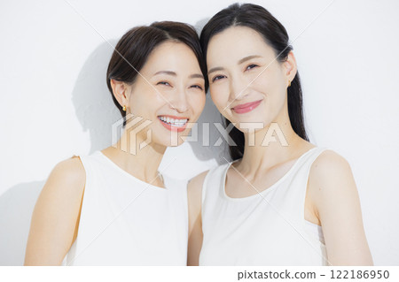 Two cuddling women 122186950