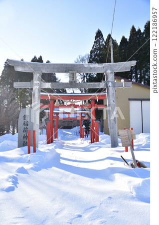 Photographing the grounds of Tateinari Shrine in Atsuta-cho, Hokkaido in winter 122186957
