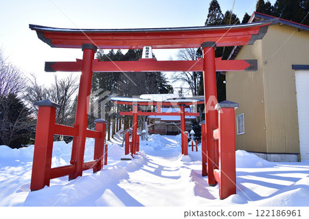 拍攝北海道厚生部町立稻荷神社境內的冬季風景 122186961