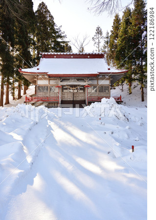 拍攝北海道厚生部町立稻荷神社境內的冬季風景 122186984
