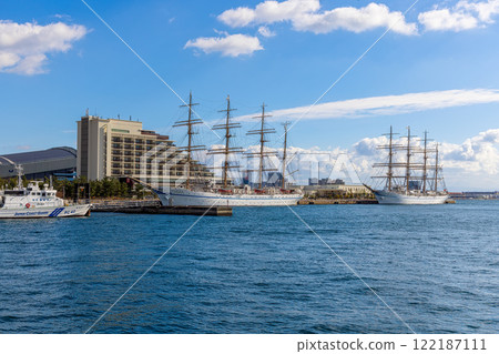 Kobe Meriken Park (December daytime and night view) Kobe Meriken Park (December daytime and night view) 122187111