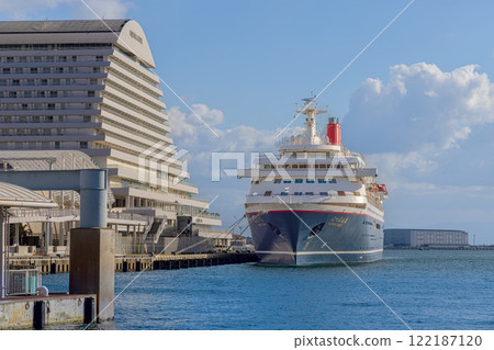 Kobe Meriken Park (December daytime and night view) 122187120