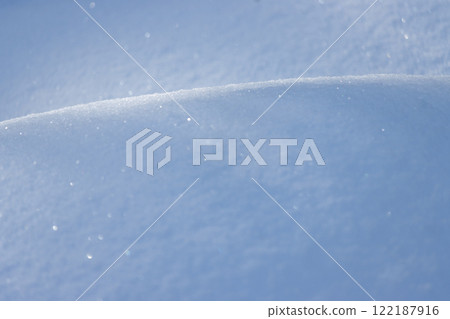 Sparkling snow ground background 122187916
