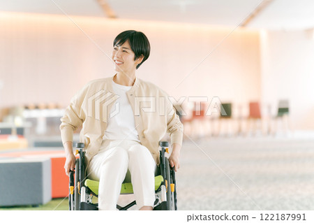 Female wheelchair user in suit 122187991