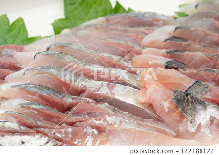 新鮮竹莢魚生魚片的特寫 新鮮竹莢魚生魚片的特寫 122188172