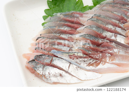 新鮮竹莢魚生魚片的特寫 新鮮竹莢魚生魚片的特寫 122188174