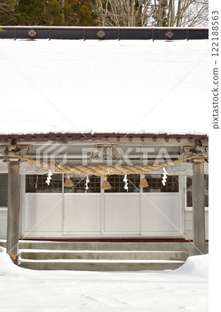 Photographing the grounds of Washinosu Shrine in Atsuta-cho, Hokkaido in winter Photographing the grounds of Washinosu Shrine in Atsuta-cho, Hokkaido in winter 122188563