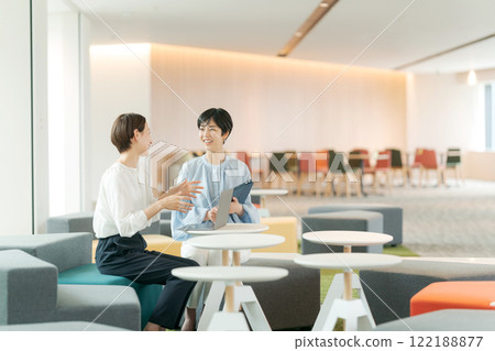 A woman having a meeting in an open space 122188877