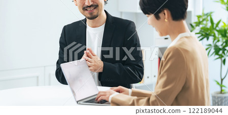 在辦公室集體談話 122189044