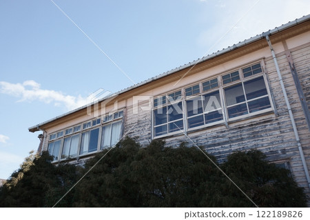 Memories of an abandoned elementary school 122189826