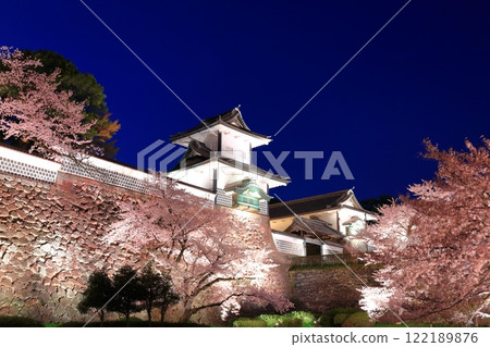 【石川縣】金澤城石川門櫻花夜盛開 122189876