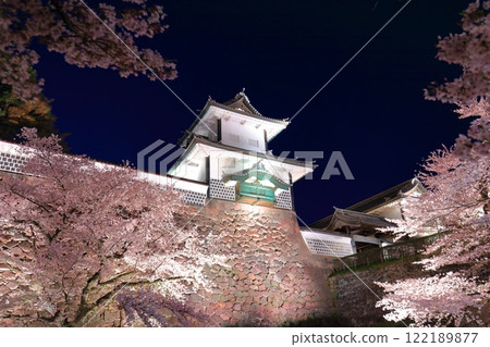 【石川縣】金澤城石川門櫻花夜盛開 122189877