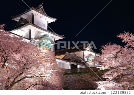 [Ishikawa Prefecture] Cherry blossoms in full bloom at Ishikawa Gate of Kanazawa Castle 122189882