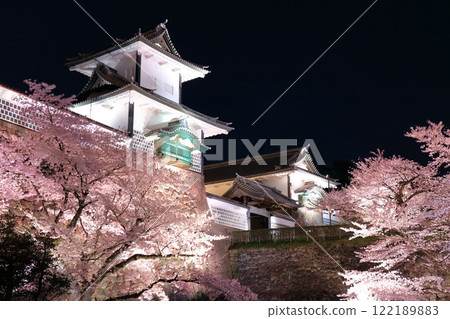 [Ishikawa Prefecture] Cherry blossoms in full bloom at Ishikawa Gate of Kanazawa Castle 122189883