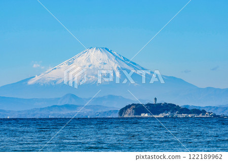 Enoshima and Mt. Fuji 122189962