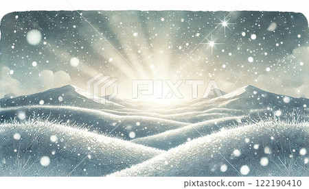 安靜的冬季山丘覆蓋著白雪和明亮的早晨陽光 122190410