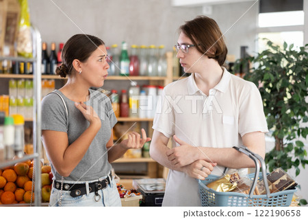 Wife and husband shout at each other, insult and accuse, express dissatisfaction 122190658