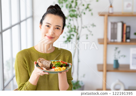 Young woman having breakfast Young woman having breakfast 122191395