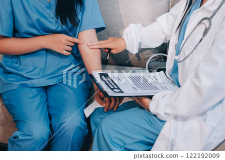 Home healthcare nurse visits pregnant woman at home 122192009