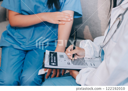 Home healthcare nurse visits pregnant woman at home 122192010