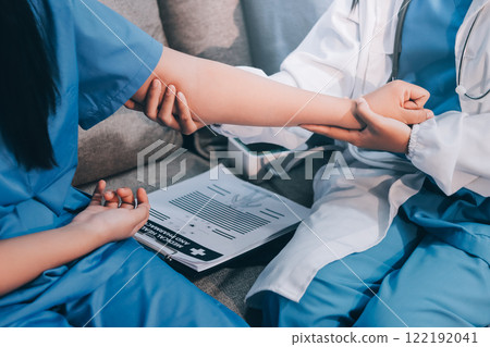 Physician consulting patients about shoulder pain problems ,office syndrome problems, physiotherapy diagnosis conc Physician consulting patients about shoulder pain problems ,office syndrome problems, physiotherapy diagnosis conc 122192041