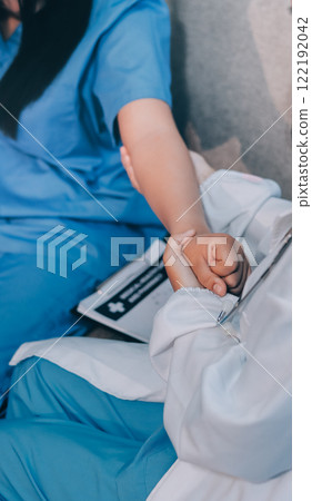 Physician consulting patients about shoulder pain problems ,office syndrome problems, physiotherapy diagnosis conc Physician consulting patients about shoulder pain problems ,office syndrome problems, physiotherapy diagnosis conc 122192042