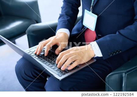 Business woman who operates a personal computer Business woman who operates a personal computer 122192584