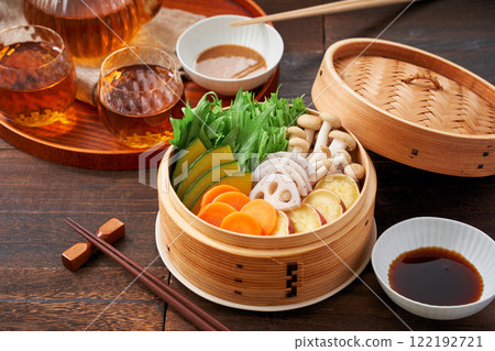 色彩繽紛的蒸蔬菜，健康的日本料理 122192721