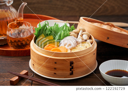 Colorful vegetables steamed in a bamboo steamer, a healthy Japanese dish 122192729