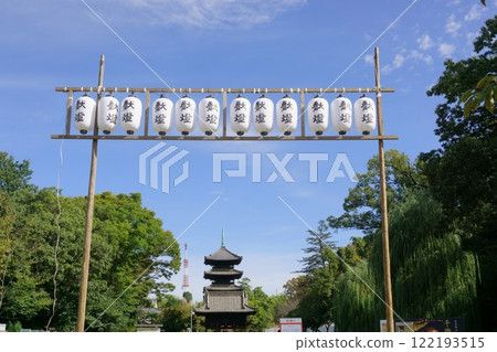 Yagoto Koshoji Temple: Five-story pagoda seen from the main gate Yagoto Koshoji Temple: Five-story pagoda seen from the main gate 122193515