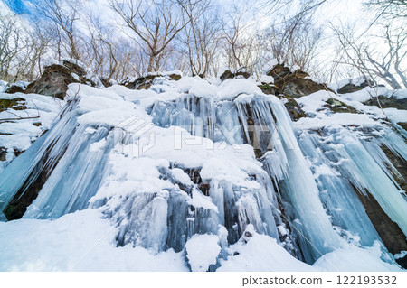 "Aomori Prefecture" The natural beauty of the Oirase Stream's frozen waterfall in winter 122193532