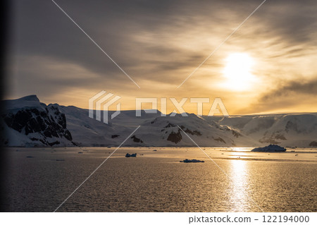Antarctic landscape near Neko Harbour Antarctic landscape near Neko Harbour 122194000