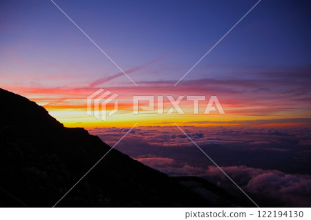 富士山山面、日出和雲海 富士山山面、日出和雲海 122194130