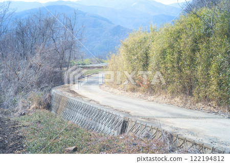 Shinpu in early spring with lingering snow 122194812