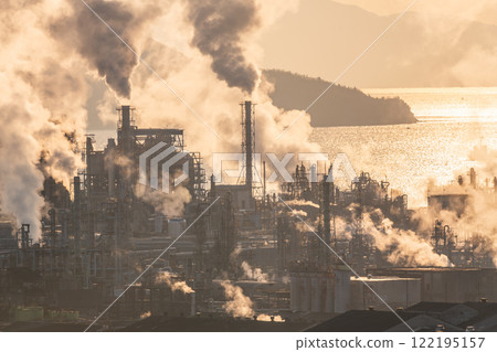 陽光照射下的建築群（工廠圖） 122195157