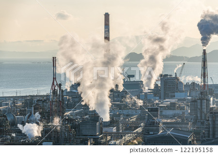 陽光照射下的建築群（工廠圖） 122195158