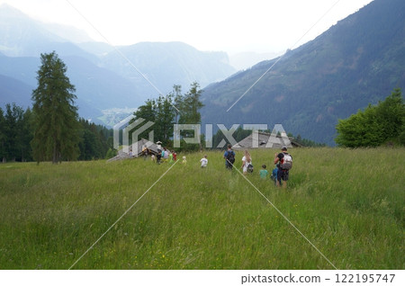 Family tourism involving children of different ages Family tourism involving children of different ages 122195747