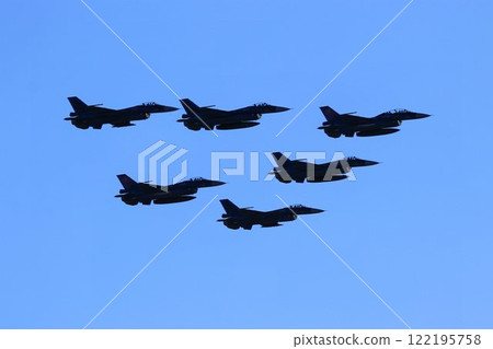 F-2 噴射戰鬥機編隊飛越首都防空的關鍵百里空軍基地 122195758