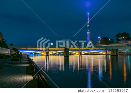 可欣賞東京晴空塔景觀的燈光橋 可欣賞東京晴空塔景觀的燈光橋 122195957