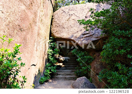 A tunnel made of huge rocks that you'll want to try going through: "Kuguriiwa" on Mount Misen in Miyajima A tunnel made of huge rocks that you'll want to try going through: "Kuguriiwa" on Mount Misen in Miyajima 122196528