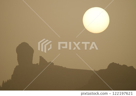 Roque Nublo at dawn. 122197621